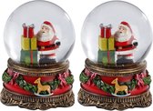 2x Decoratie sneeuwbollen/snowglobes kerstman met cadeautjes 9 cm - Kerstversiering glazen sneeuwbol met kerstman en cadeaus 9 cm