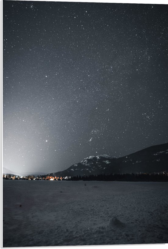 WallClassics - Panneau en mousse PVC – Ciel étoilé sur paysage de neige – Photo 50 x 75 cm sur panneau en mousse PVC