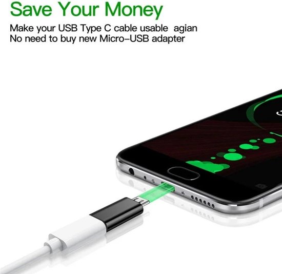 Een zwarte adapter met een groene USB-C kabel aangesloten op een smartphone.