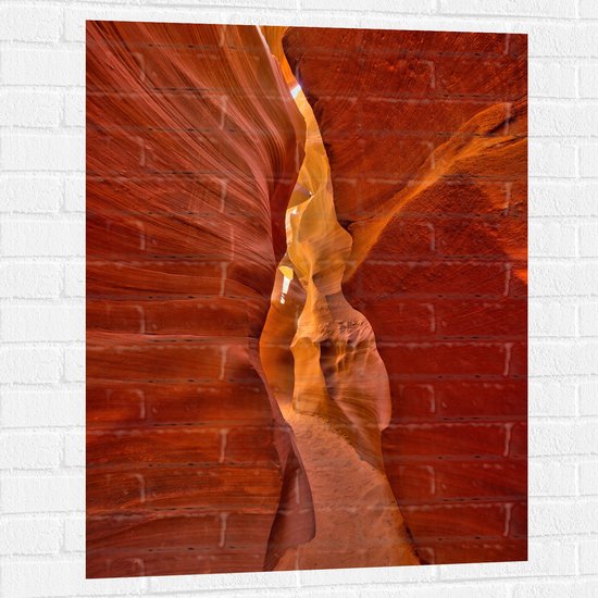 WallClassics - Muursticker - Smalle gang bij Antelope Canyon - 75x100 cm Foto op Muursticker