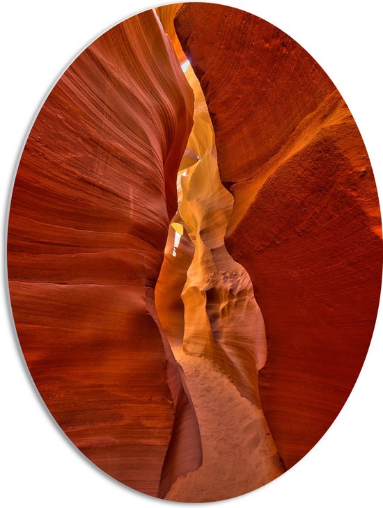 WallClassics - PVC Schuimplaat Ovaal - Smalle gang bij Antelope Canyon - 51x68 cm Foto op Ovaal  (Met Ophangsysteem)