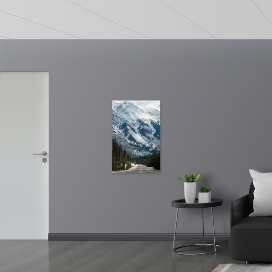WallClassics - Drapeau - Road to Snowy High Berg - 60x90 cm Photo sur Drapeau Polyester