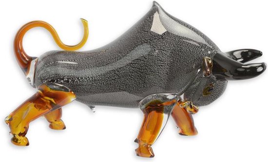 A MURANO STYLE GLASS FIGURINE OF A BULL Hoogte: 29,7 Breedte: 20,2 Lengte: 50,4