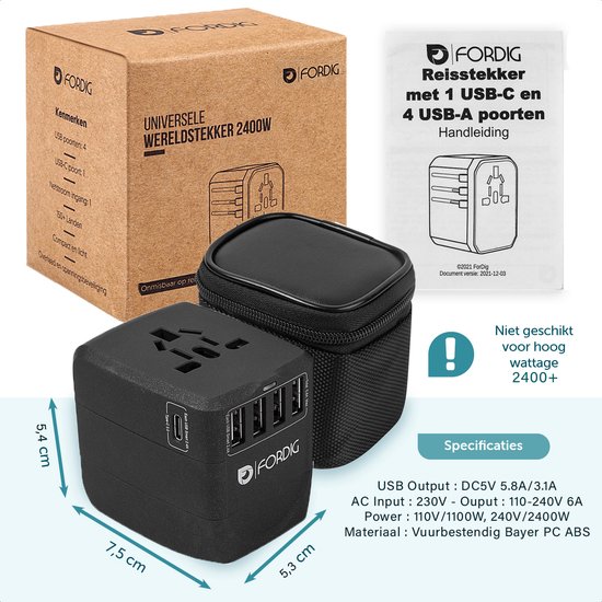 Zwarte ForDig wereldstekker 2400W met 4 USB-A en 1 USB-C poort, compact, 7.5x5.4x5.3cm.