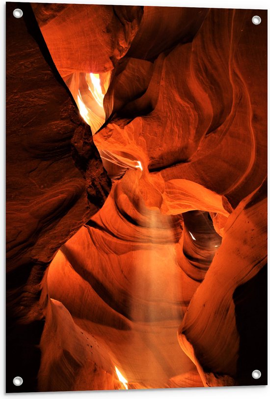 WallClassics - Tuinposter – Zonnestralen door Antelope Canyon - 60x90 cm Foto op Tuinposter  (wanddecoratie voor buiten en binnen)