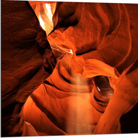 WallClassics - Dibond - Zonnestralen door Antelope Canyon - 80x80 cm Foto op Aluminium (Wanddecoratie van metaal)