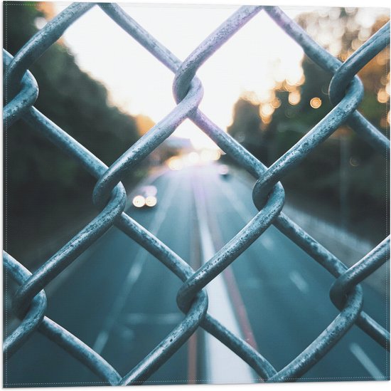 WallClassics - Drapeau - Routes derrière clôture - 50x50 cm Photo sur Drapeau Polyester