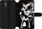 Bookcase Geschikt voor iPhone 12 telefoonhoesje - Marmer printlook - Meisje met de parel - Sigaretten - Toilet - Goud - Kunst - Oude meesters - Met vakjes - Wallet case met magneetsluiting