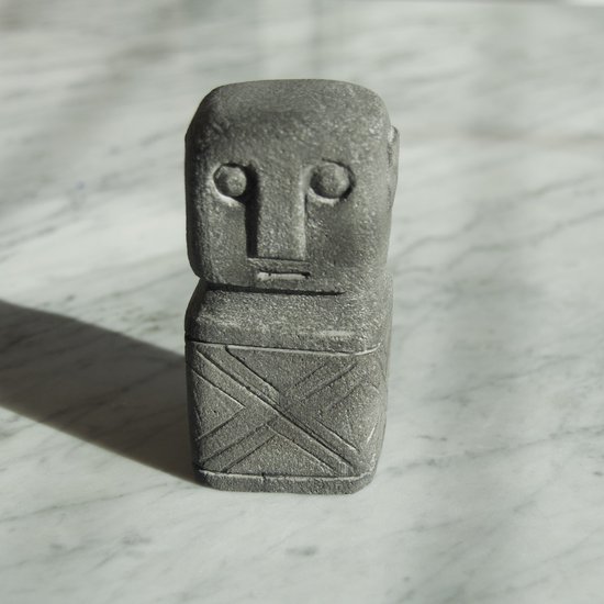 Stonemen - stoneman- stenen man - stenen poppetje - stenen beeldje - sumba stone klein grijs