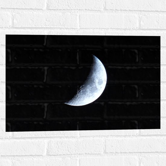 WallClassics - Muursticker - Halve Maan in Donkere Hemel - 60x40 cm Foto op Muursticker