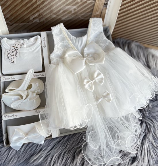 luxe feestjurk-bruidsjurk-baby jurk-doopjurk -dooppakje-jurk-onderhemd-haarband-schoentjes- pasgeboren-new born-geschenkenset -geschenkdoos-kraamcadeau-fotoshoot newborn-4 delige set-witte feestjurk-tule jurk met staart-maat 56/62 (0 tem 3 maanden