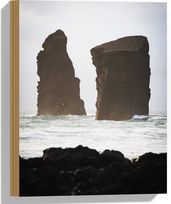 WallClassics - Hout - Grote Rotsen in Water - 30x40 cm - 12 mm dik - Foto op Hout (Met Ophangsysteem)