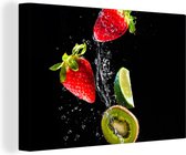 Canvas Schilderij Fruit - Water - Zwart - Stilleven Aardbei - Kiwi - 30x20 cm - Wanddecoratie