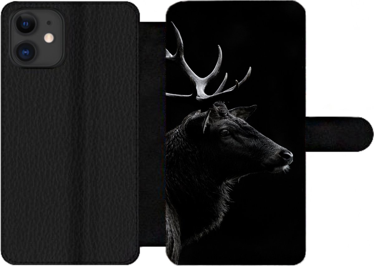 Telefoonhoesje Geschikt voor iPhone 12 Pro Max telefoonhoesje - Hert - Zwart - Portret - Gewei - Dieren - Met vakjes - Wallet case met magneetsluiting