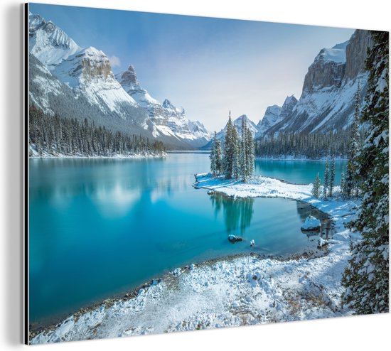 Aluminium schilderij 90x60 cm - Wanddecoratie metaal - Landschap - Sneeuw - Winter - Water - Berg - Metalen muurdecoratie woonkamer - Decoratie industrieel - Foto op dibond - Industriële accessoires slaapkamer
