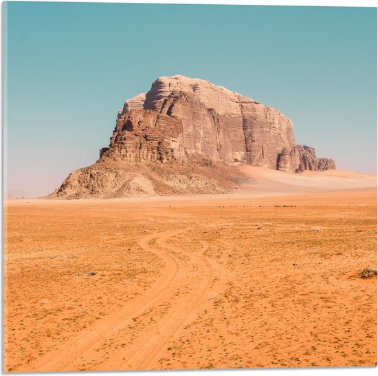 WallClassics - Acrylglas - Sahara met berg - 50x50 cm Foto op Acrylglas (Wanddecoratie op Acrylaat)