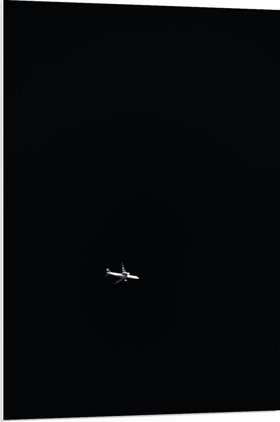 WallClassics - PVC Schuimplaat - Wit Vliegtuig op Zwarte Achtergrond - 70x105 cm Foto op PVC Schuimplaat (Met Ophangsysteem)