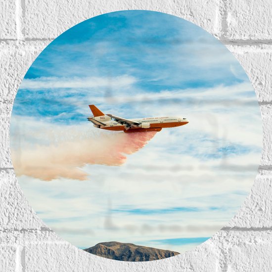 WallClassics - Muursticker Cirkel - Rode Rook uit Vliegtuig - 30x30 cm Foto op Muursticker