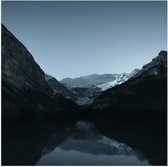 WallClassics - Poster Glossy - Lake at Montagnes under Stars - 100x100 cm Photo sur Papier Poster avec Finition Brillante