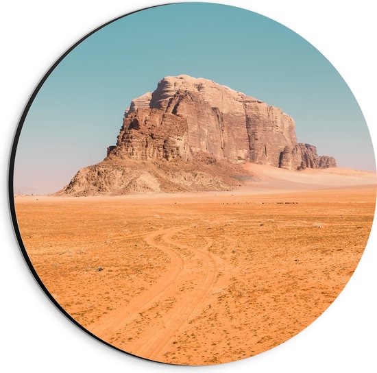WallClassics - Dibond Muurcirkel - Hoge Rots in Uitgestorven Woestijn - 20x20 cm Foto op Aluminium Muurcirkel (met ophangsysteem)