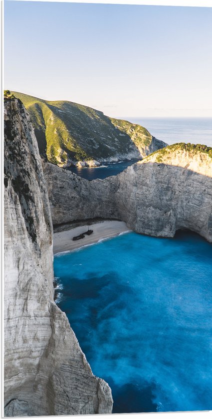 WallClassics - PVC Schuimplaat - Navagio Strand in Griekenland - 50x100 cm Foto op PVC Schuimplaat (Met Ophangsysteem)