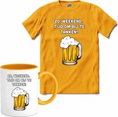 Zo weekend, bijtanken! - Bier kleding cadeau - bierpakket kado idee - grappige bierglazen drank feest teksten en zinnen - T-Shirt met mok - Heren - Geel - Maat 3XL