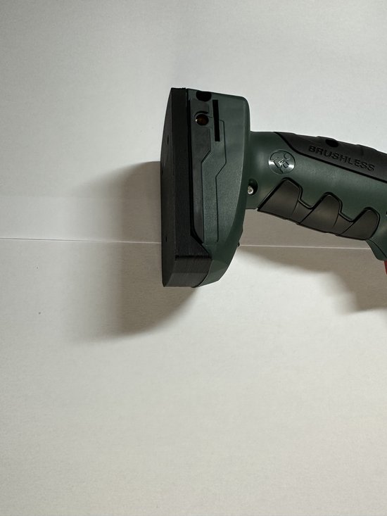 Wandmontage voor Makita DC18RC-oplader met optionele 18 V-batterijhouders, gemaakt in de VS - Nederland