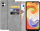 Samsung Galaxy A04 Bookcase hoesje - Just in Case - Effen Grijs - Kunstleer