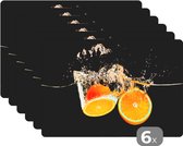 Placemat - Placemats kunststof - Sinaasappel - Stilleven - Water - Zwart - Fruit - 45x30 cm - 6 stuks - Hittebestendig - Anti-Slip - Onderlegger - Afneembaar