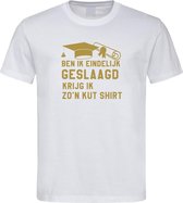 Wit T-shirt met  " Ben ik eindelijk geslaagd - Krijg ik zo'n KUT shirt " print Goud size XXL