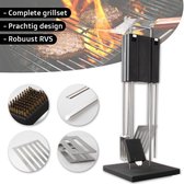 BBQ Master Grillset Deluxe - BBQ Accessoires - Barbecue set - Incl. BBQ tang, barbecue spatel en vleesvork - BBQ gereedschap - Zweeds Design - Met houder