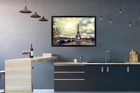 Poster in lijst - Fotolijst 90x60 cm - Posters - Uitzicht over het water op de Eiffeltoren en Parijs - Posterlijst zwart - Decoratie - Wanddecoratie woonkamer - Muurdecoratie slaapkamer