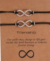 2 armbandjes friendship - Infinity - Setje van 2 Stuks - Lengte Verstelbaar - Zwart/zilverkleurig - Kaartje met tekst Friendship. Our paths may change as life goes on, but the bond between us