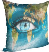 Vrouwen oog met wereldkaart - Foto op Sierkussen - 40 x 40 cm