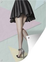 Muurdecoratie buiten Vrouw draagt hoge hakken en rok - 120x160 cm - Tuindoek - Buitenposter