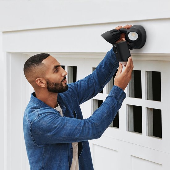Ring Floodlight Cam Wired Plus - Zwart van Ring — afbeelding 5