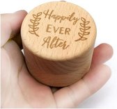 Houten ringendoosje met dekseltje en de tekst Happily Ever After - trouwen - bruidspaar - houten ringendoosje