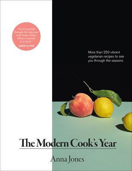Boekomslag 'The Modern Cook's Year' van Anna Jones, met perzik, citroenen en de tekst 'Meer dan 250 levendige vegetarische recepten'.