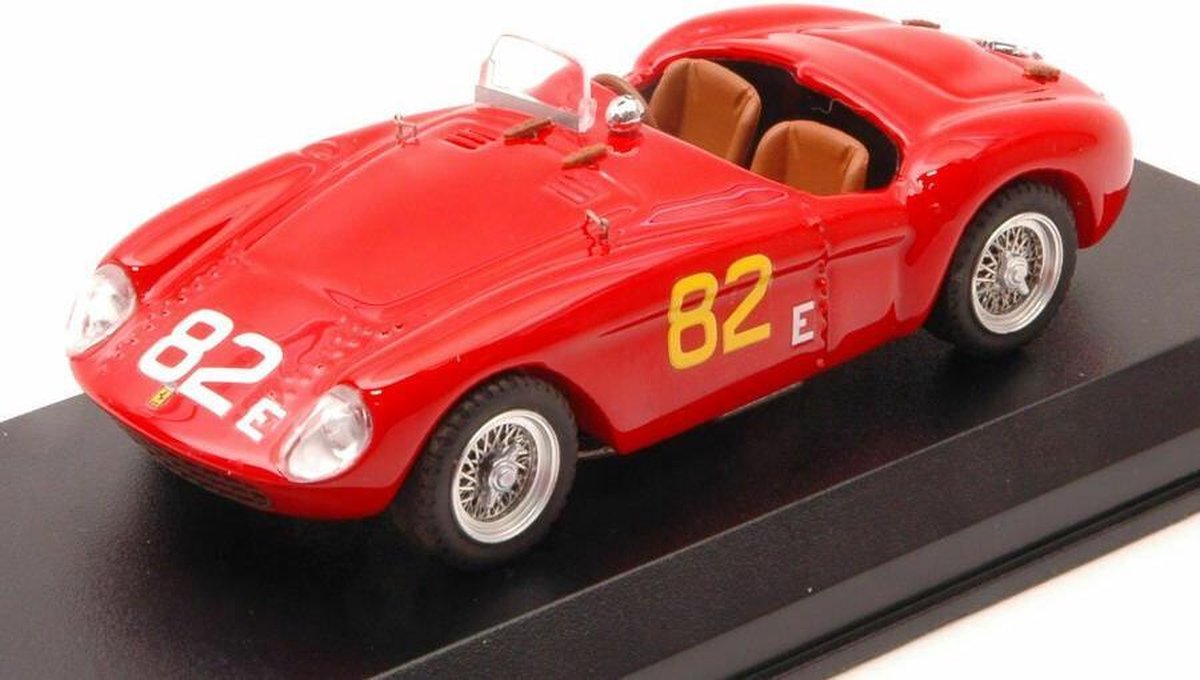 De 1:43 Diecast Modelcar van de Ferrari 500 Mondial Spider #82 van de 6H Torrey Pines in 1956. De bestuurder was P. Hill. De fabrikant van het schaalmodel is Art-Model. Dit model is alleen online verkrijgbaar
