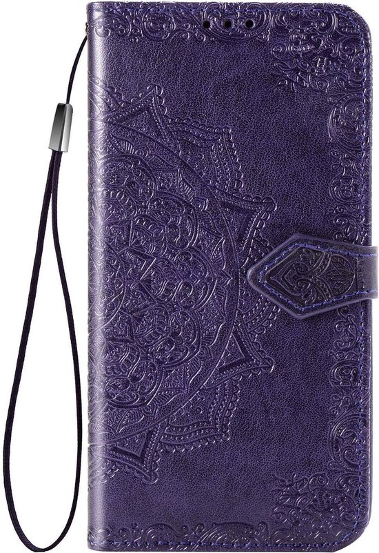Étui portefeuille violet avec mandala en relief, motif floral et dragonne.