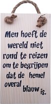 Handgemaakt Houten tekstbord "Men hoeft de wereld niet rond te reizen" 14x25 cm