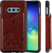 Voor Galaxy S10e Cat Bee Embossing Pattern Schokbestendige beschermhoes met kaartsleuven en fotolijst (bruin)