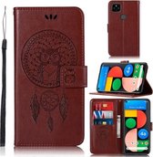 Voor Google Pixel 4a 5G Windgong Uil Embossing Patroon Horizontale Flip Leren Case met Houder & Kaartsleuven & Portemonnee (Bruin)