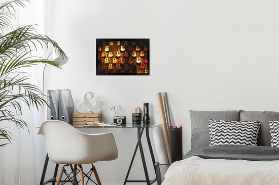 Affiche avec cadre Beaucoup de guitares acoustiques accrochées au mur - 30x20 cm
