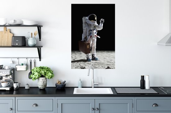 Sticker Muursticker Astronautes dans l'espace - Astronaute dans l'espace portant valise et agitant - 60x90 cm - film adhésif autocollant - sticker mural repositionnable
