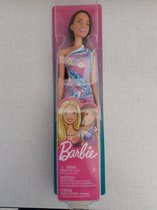 Mattel Barbie met bloemen jurkje.