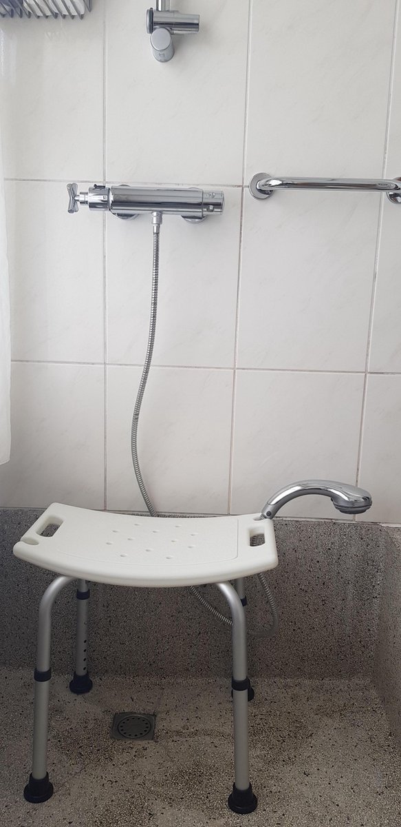 Douchekruk Douchezitje Badkruk Kunststof Douchestoeltje. Met drie kleuren...