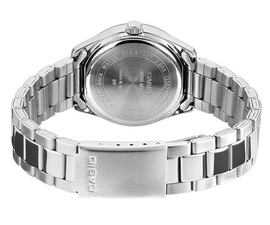 Dos d'une montre Casio avec bracelet en métal argenté et inserts noirs.