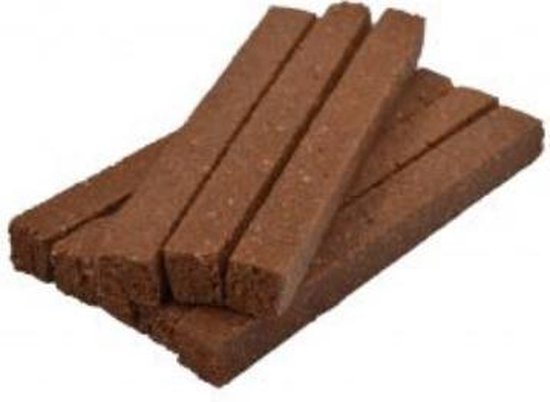 Stapel bruine, rechthoekige eendsnacks.