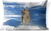 Buitenkussens - Tuin - Siberische tijger in de aanval in de sneeuw - 50x30 cm